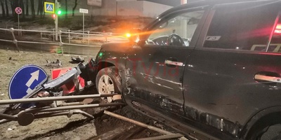 В Туле Land Cruiser снес все дорожные знаки