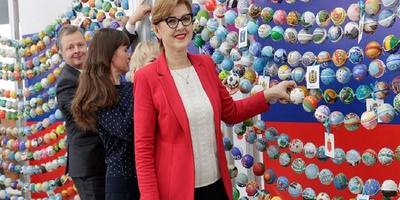На Тульской набережной собрали 150-метровые бусы