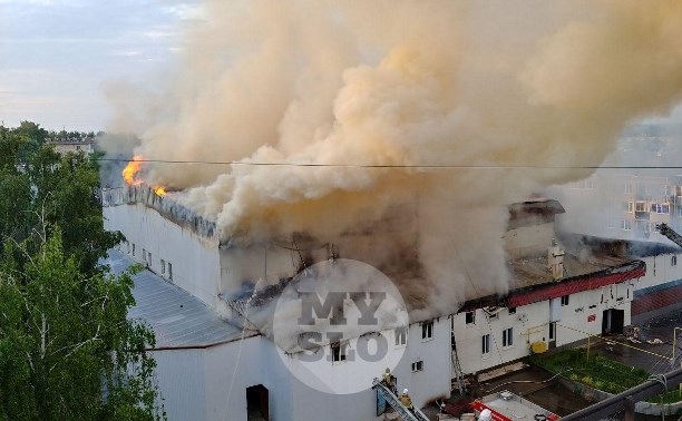 В Тульской области сгорела крыша ТЦ