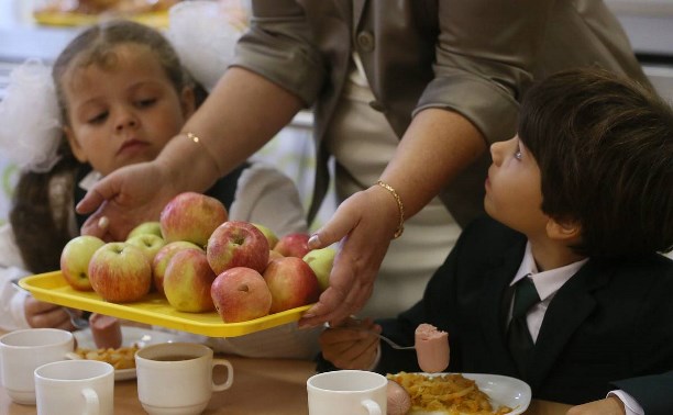 В детских лагеря Тульской области забраковали более тонны фруктов