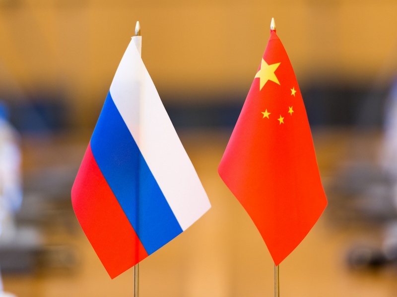 Запад пытается вбить клин между Россией и Китаем