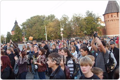 На Крестовоздвиженской площади прогремел рок-концерт. Играли как местные группы, так и гости из других городов.