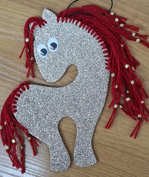 Новогодняя лошадка