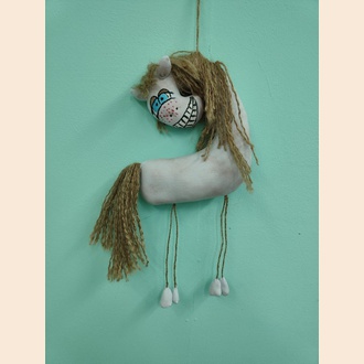 Я - маленькая лошадка и мне живётся несладко.