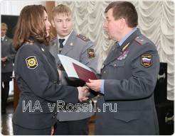 Красные дипломы вручал выпускникам начальник УВД по Тульской области Сергей Матвеев