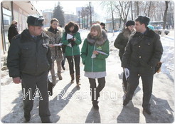 Активисты молодежного движения вышли на улицы города, чтобы помочь полиции